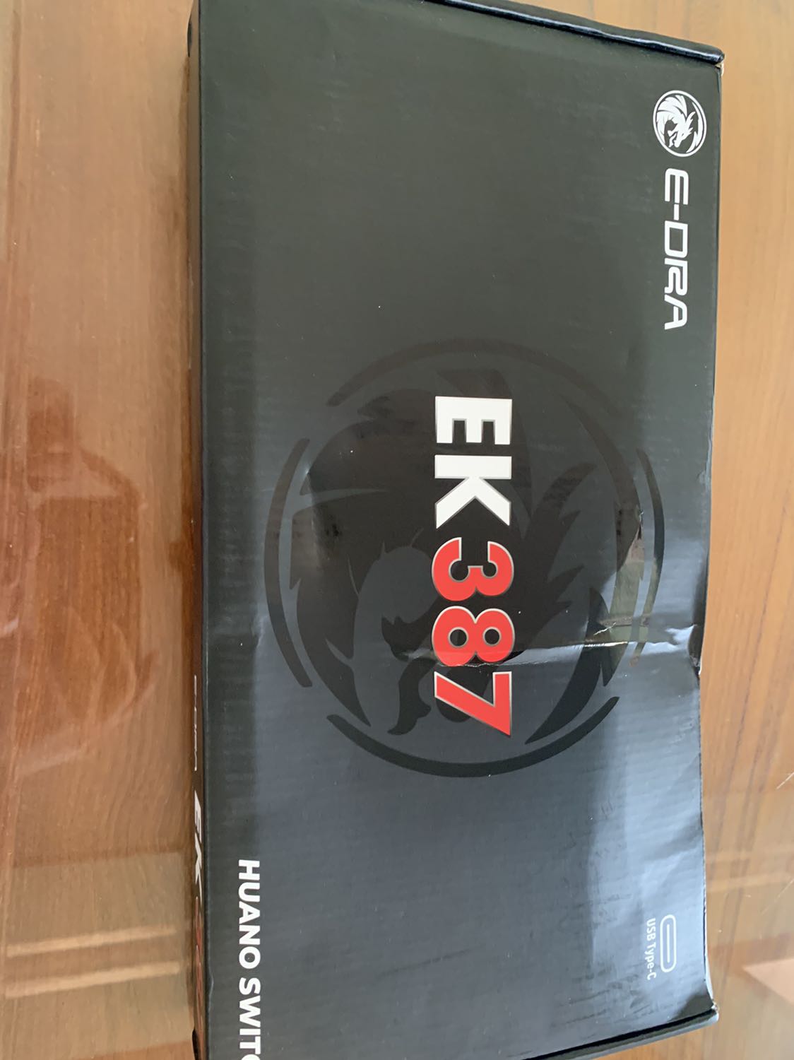 Sản phẩm đẹp, rất phù hợp giá tiền, tuy nhiên khi vận chuyển vẫn còn tình trạng méo hộp nhưng sản phẩm vẫn được bảo quản tốt. Shop nên bọc thêm một lớp chống sốc để khách hành thấy hài lòng hơn nhé, cho shop 4 sao 🥰