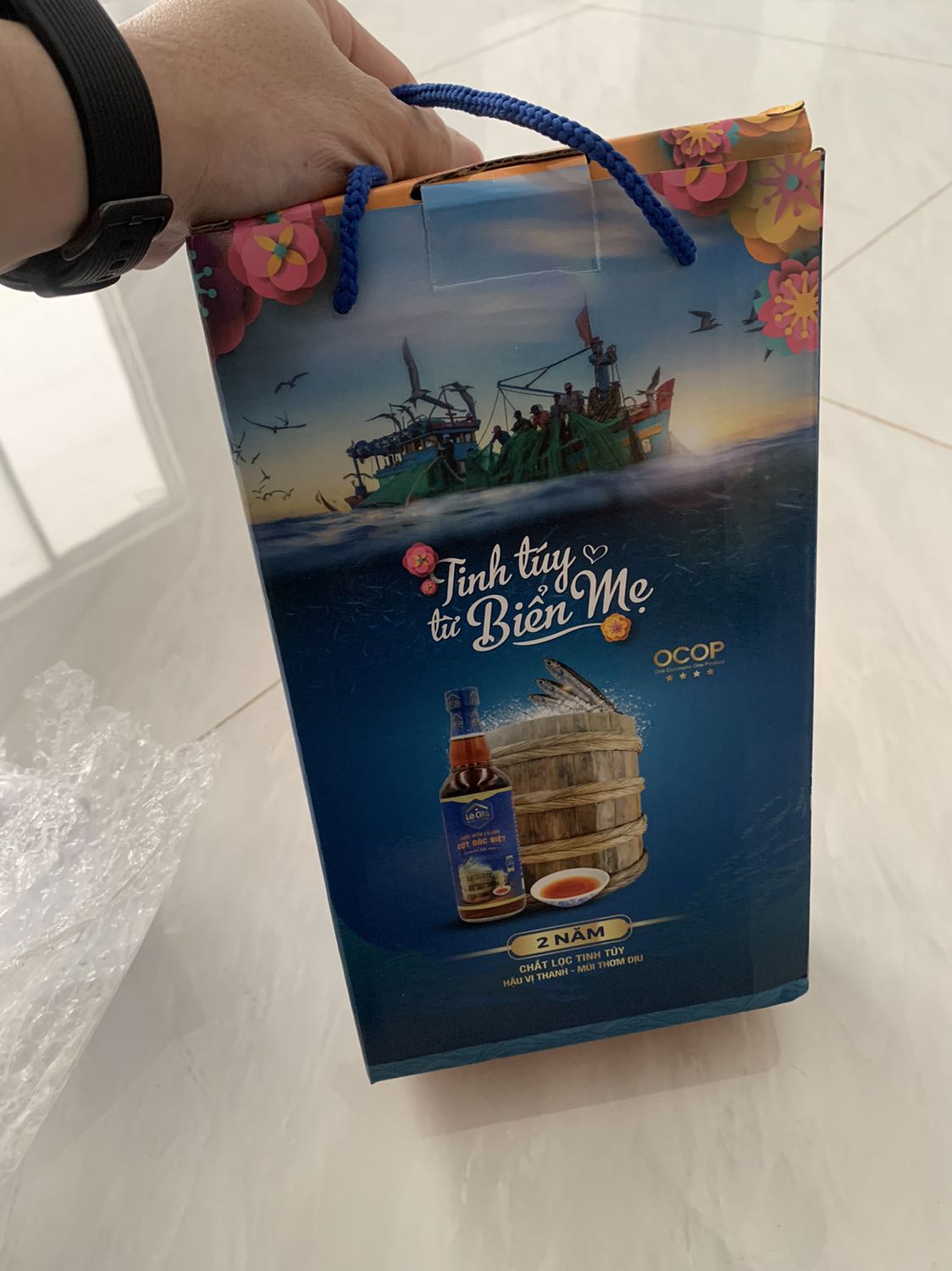 Phải cho 5 sao vì shop rất kỹ lưỡng, đóng gói chắc chắn từ ngoài vào trong, nước mắm mặn vừa phải, thơm ngon đậm đặc Phải cho 5 sao vì shop rất kỹ lưỡng, đóng gói chắc chắn từ ngoài vào trong, nước mắm mặn vừa phải, thơm ngon đậm đặc
