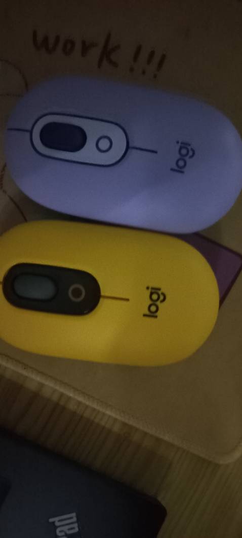 Di chuyển mượt, chuột đẹp xinh xỉu. Ko nghe tiếng