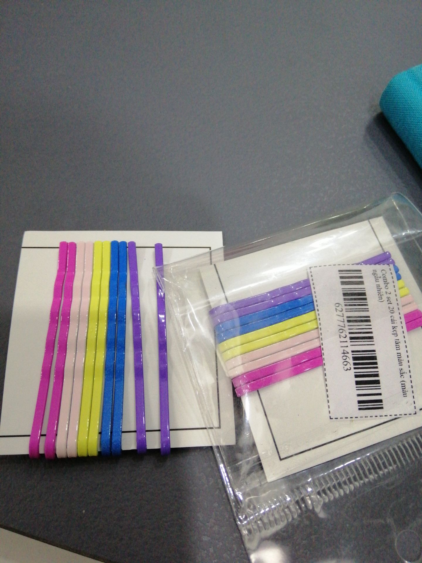 K bik tiki có giao lộn hàng k v??? K giống hình tí nào, chất liệu cũng k tốt vs giá đưa ra... Và còn bùn hơn là mấy bạn đặt cái rất xin... Còn mình huhu, tiki xem lại đi ạ K bik tiki có giao lộn hàng k v??? K giống hình tí nào, chất liệu cũng k tốt vs giá đưa ra... Và còn bùn hơn là mấy bạn đặt cái rất xin... Còn mình huhu, tiki xem lại đi ạ