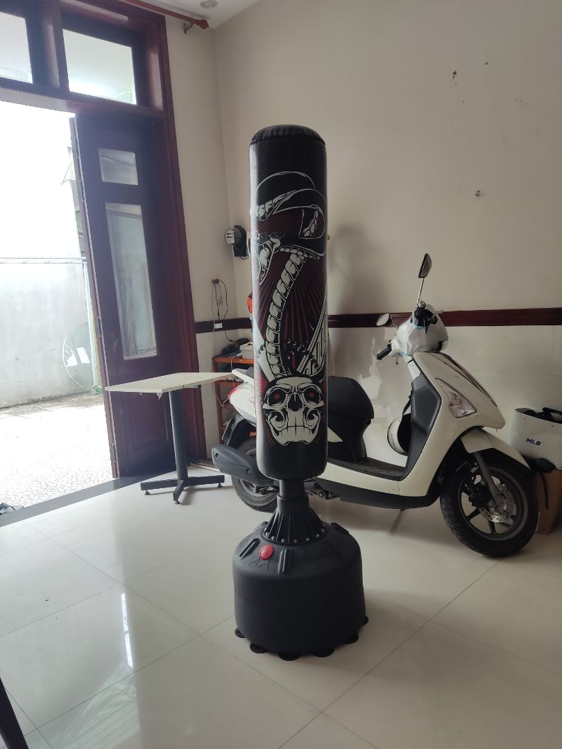 Đã nhận, hàng hơi giống hình. Chỗ đường may rất khác, không chỉnh chu như hình. phần thân và phần đế không có khớp cố định mà chỉ có một lỗ sâu để bỏ phần trụ của phần thân trên vào. dùng cũng ổn nhưng mình nghĩ không bền. Sau vài ngày dùng thì hiện tại trụ hơi nghiêng chứ k đứng thẳng nữa. Đã nhận, hàng hơi giống hình. Chỗ đường may rất khác, không chỉnh chu như hình. phần thân và phần đế không có khớp cố định mà chỉ có một lỗ sâu để bỏ phần trụ của phần thân trên vào. dùng cũng ổn nhưng mình nghĩ không bền. Sau vài ngày dùng thì hiện tại trụ hơi nghiêng chứ k đứng thẳng nữa.