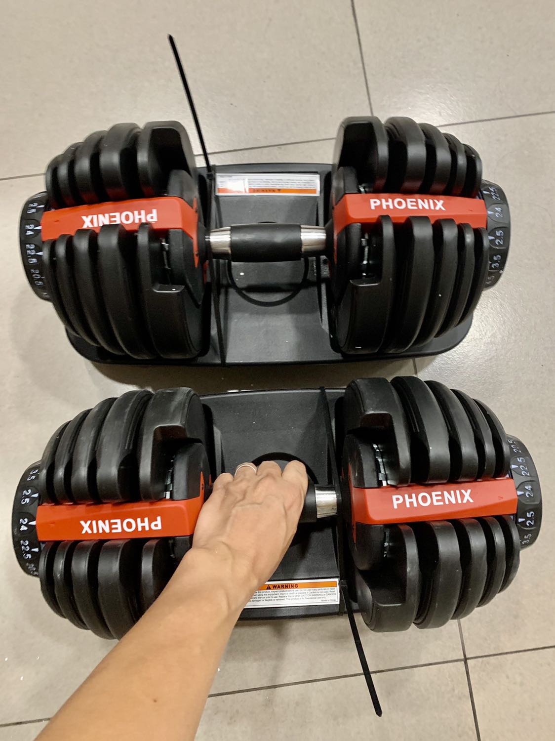 Mình có mua 1 cặp, trong đó 1 tạ không tháo lắp được. Xin vui lòng hỗ trợ. Mình có mua 1 cặp, trong đó 1 tạ không tháo lắp được. Xin vui lòng hỗ trợ.