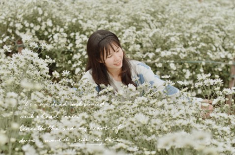 Kiểu dáng đẹp, bám dính tốt, cài không dễ bị tụt ạ.