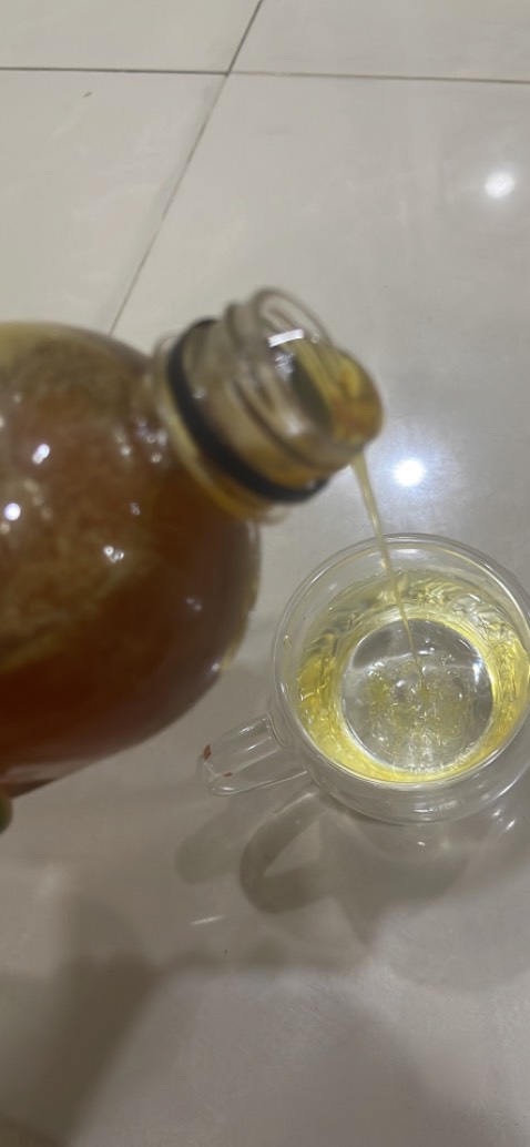 Mật ông không bị tách lớp khi cho vào nước, là mật ông nguyên chất
Sản phẩm có mùi thơm, vị ngọt ít, có vị chát nhẹ, vị chát hơn loại sản phẩm mình từng sử dụng tuy nhiên đây cũng là sản phẩm thiên nhiên.