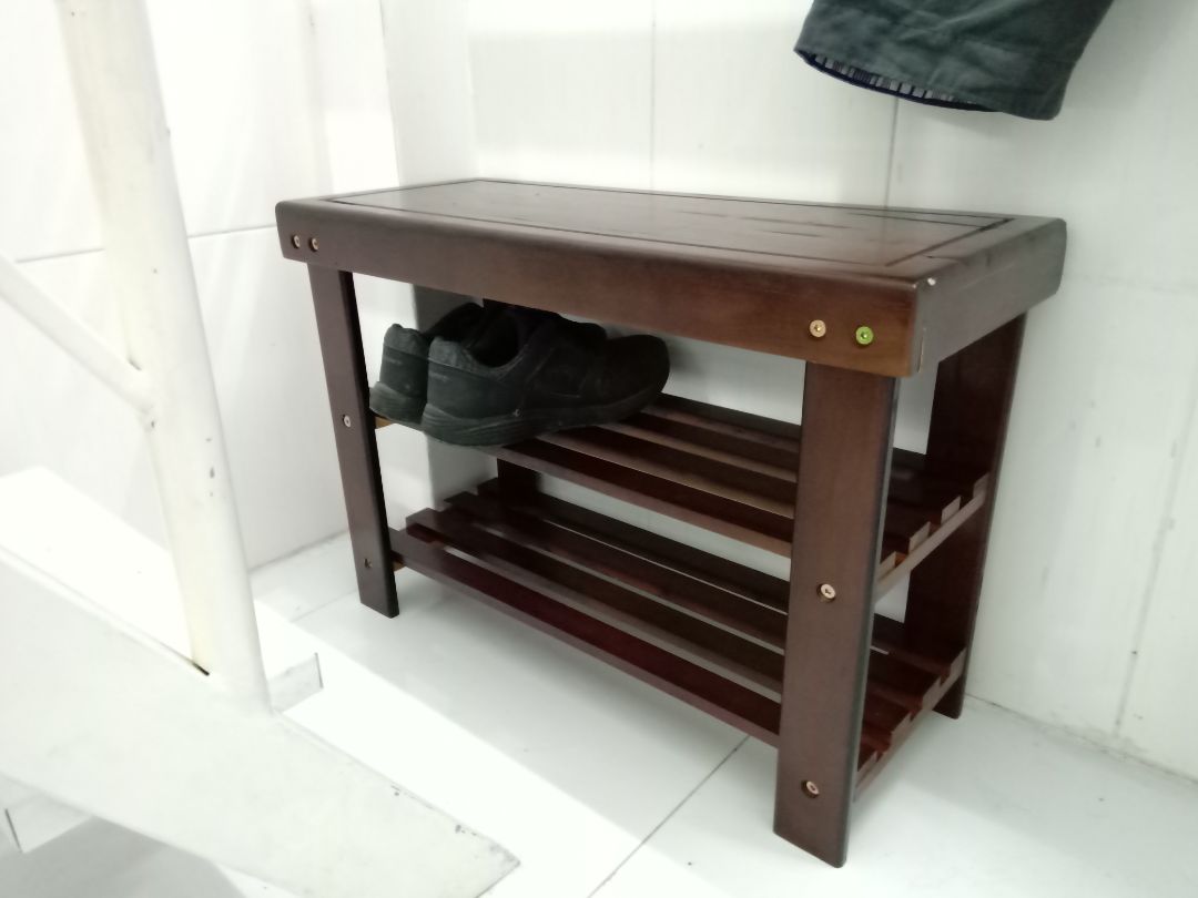 Món đồ nội thất mà mình ưng nhất khi mua trên tiki. Giao hàng đúng hình đẩy đủ bu lông đinh tán. Lắp ráp dễ dàng. Là ván gỗ, dày chắc chắn. Ngồi vững chãi ko sục sịt. Mẫu mã đẹp chất lượng.