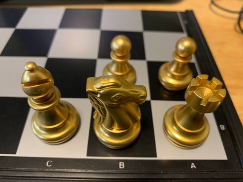 Cờ Vua Cao Cấp miDoctor (Chính Hãng) - NHỎ 3810A: 25 x 25 x 2 cm
Vừa nhận xong mà nhìn mê quá, quân cờ sơn 2 màu vàng bạc rất đẹp
độ hoàn thiện của sản phẩm rất cao
Sp có lực hút nam châm rất mạnh, nghiêng ngả bàn cờ thoải mái, quân cờ ko bị đổ.
Giao hàng nhanh, thanks tiki