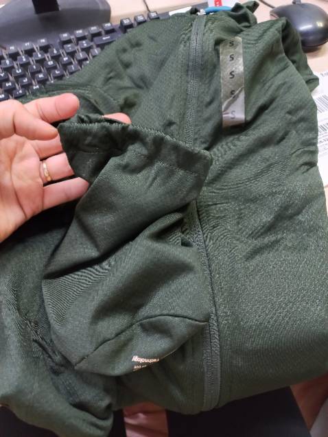 Nhận hàng chưa mở ra đã thấy ưng bụng rồi cơ. Đến lúc mở ra thì nói thật là mê mệt các bác ạ. Giá quá rẻ cho 1c áo chống nắng xịn xò. Không mua thì tiếc lắm nha