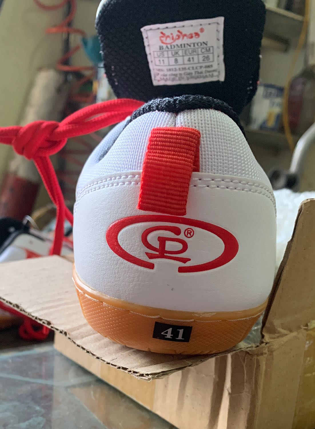 Đặt size 41 mà đeo vào chật hơn 40, đã liên hệ shop mà ko thấy phản hổi, chẳng có nhẽ bỏ...