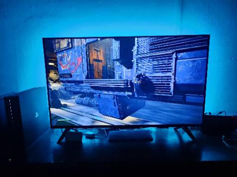 Lần đầu sử dụng thì bị trục trặc, xong mình có liên hệ qua bên hỗ trợ khách hàng thì các bạn hỗ trợ rất nhiệt tình.

Đèn sáng đẹp và dễ sử dụng, mình để làm đèn nền phía sau tivi thì xem trong phòng tối không bị mỏi mắt.