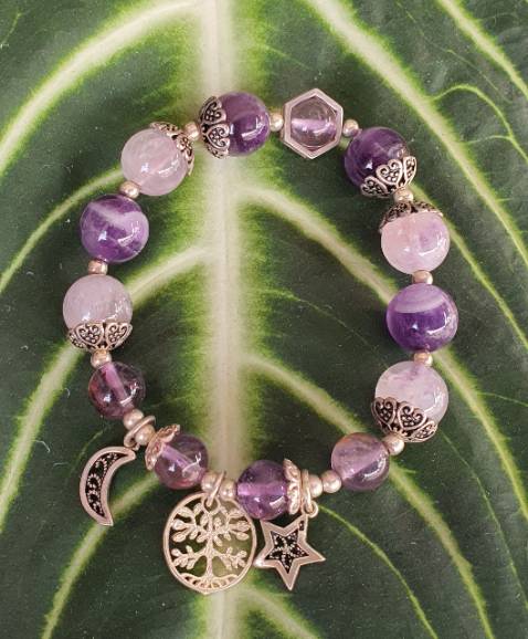 Đá đẹp, sáng bóng, bạc tốt. rất hài lòng!