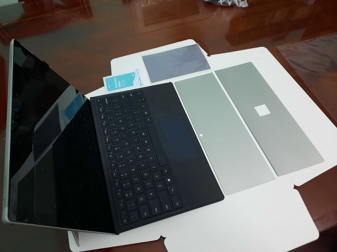 Mua "Miếng dán TOÀN THÂN JRC bảo vệ cho Surface Pro" nhưng chỉ nhận được 02 miếng dán ở mặt lưng của máy !!! Vì sao vậy Shop ? Mua "Miếng dán TOÀN THÂN JRC bảo vệ cho Surface Pro" nhưng chỉ nhận được 02 miếng dán ở mặt lưng của máy !!! Vì sao vậy Shop ?