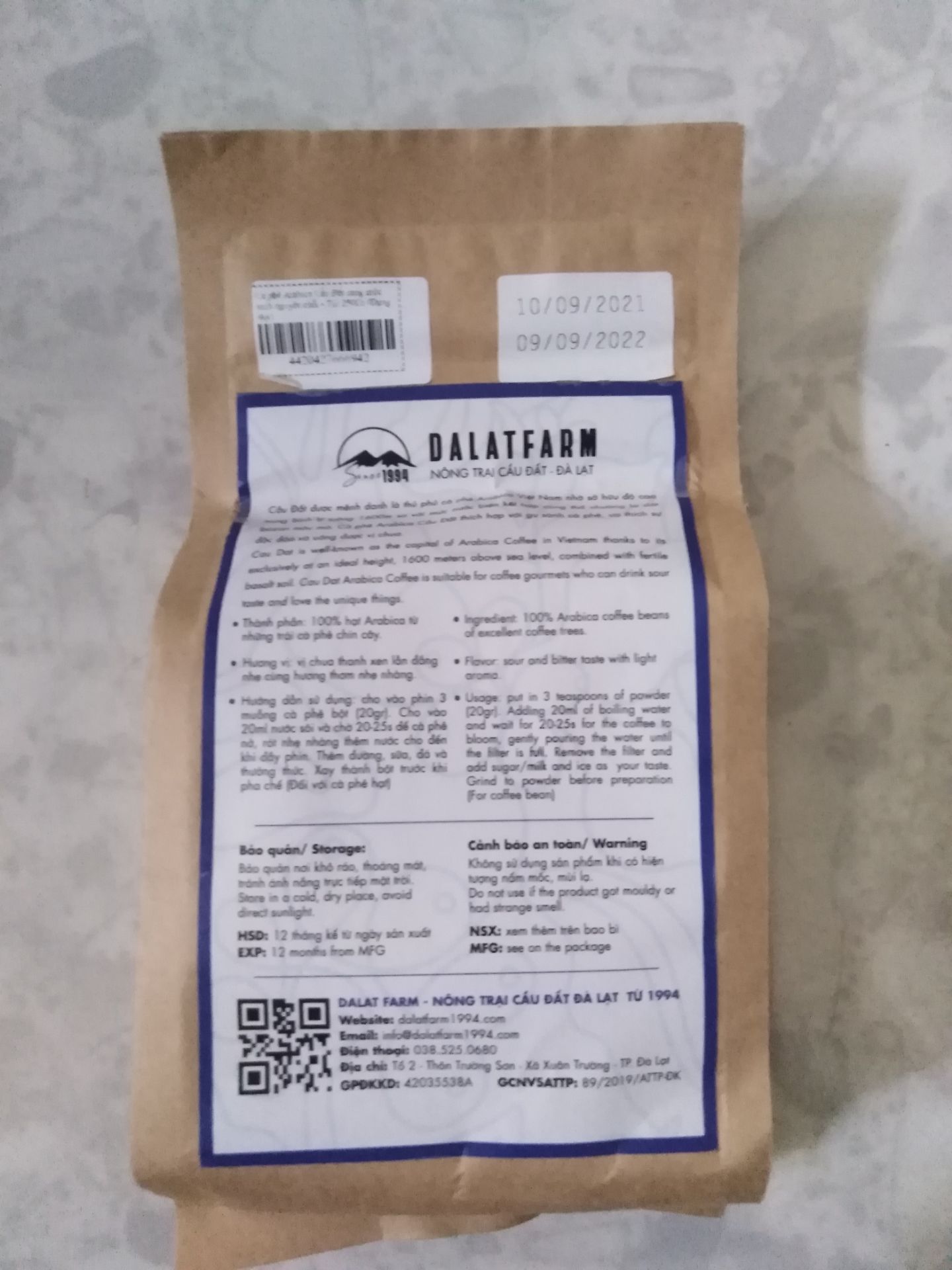 Cà phê nguyên chất 100%, mùi thơm dịu, vị chua đặc trưng vì nó là Arabica, uống không thì có thể không quen nhưng pha với cà phê đắng là ra được 1 ly tuyệt vời, uống một ngụm là bừng tình con người.

Tiki gói hàng kĩ, dịch vụ, sản phẩm đều ngon lành. 10 điểm