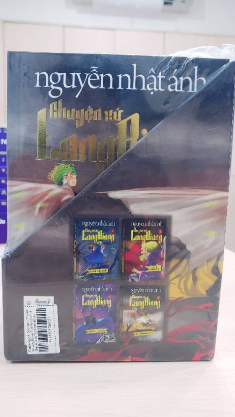 Đóng gói cẩn thận, thơm mùi giấy mới, ko bị quăng góc và rách trang.