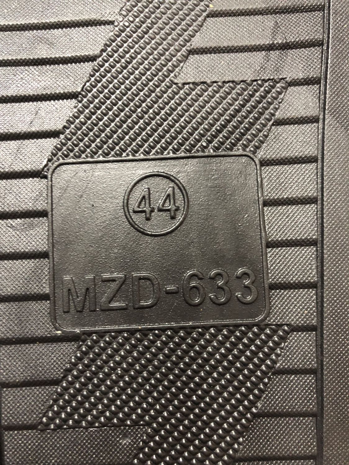 Dép size 44 mà mà mang vào ko khác gì 39,40. Đề nghị shop xem lại hoàn tiền.