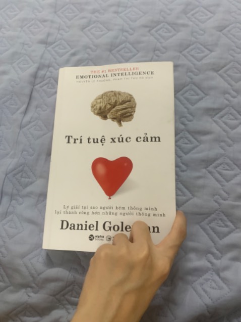 Sách lỗi chính tả nhiều quá, cảm giác như đọc sách giả. Nội dung sách thì hay và khá khó hiểu. Đóng gói sách ổn, sách khá dày Sách lỗi chính tả nhiều quá, cảm giác như đọc sách giả. Nội dung sách thì hay và khá khó hiểu. Đóng gói sách ổn, sách khá dày