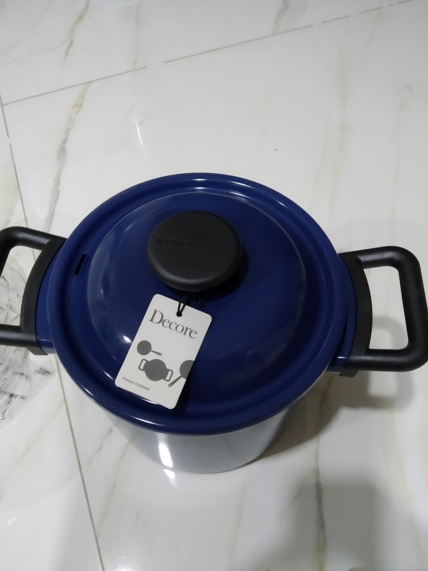 hàng giao rất nhanh, hàng còn nguyên hộp,đóng gói rất cẩn thận, nồi màu rất đẹp ưng ý