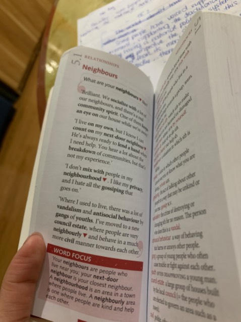 Sách đẹp, nguyên seal nhỏ gọn. Từ vựng dc chia theo topic dễ học