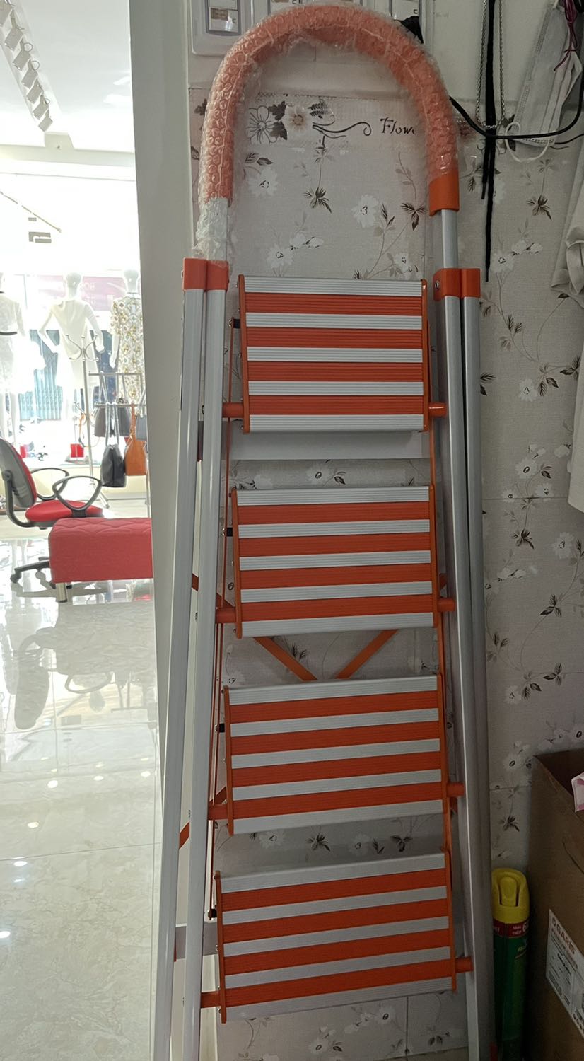 Thang nhỏ gọn, chắc chắn, di chuyển dễ dàng đẹp hơn nhìn trong hình. Hình mình chụp không được đẹp lắm. Thật sự mình rất hài lòng.