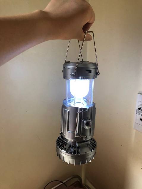 Giao hàng nhanh, được bọc chống sốc rất dày, đèn sáng và quạt chạy khoẻ, có kèm dây sạc Giao hàng nhanh, được bọc chống sốc rất dày, đèn sáng và quạt chạy khoẻ, có kèm dây sạc