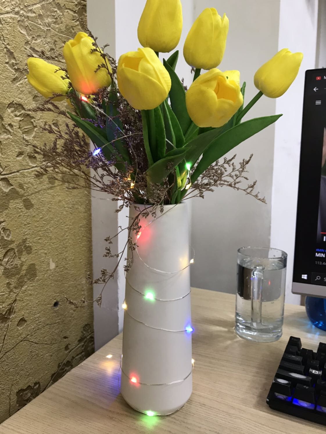 Đèn đẹp lắm , đủ kiểu nhấp nháy, đây trang trí dài lắm đủ trang trí kín cây đào hay quất cho Tết luôn .  Shop nhiệt tình, tiếp tục ủng hộ shop vote 5sao???????