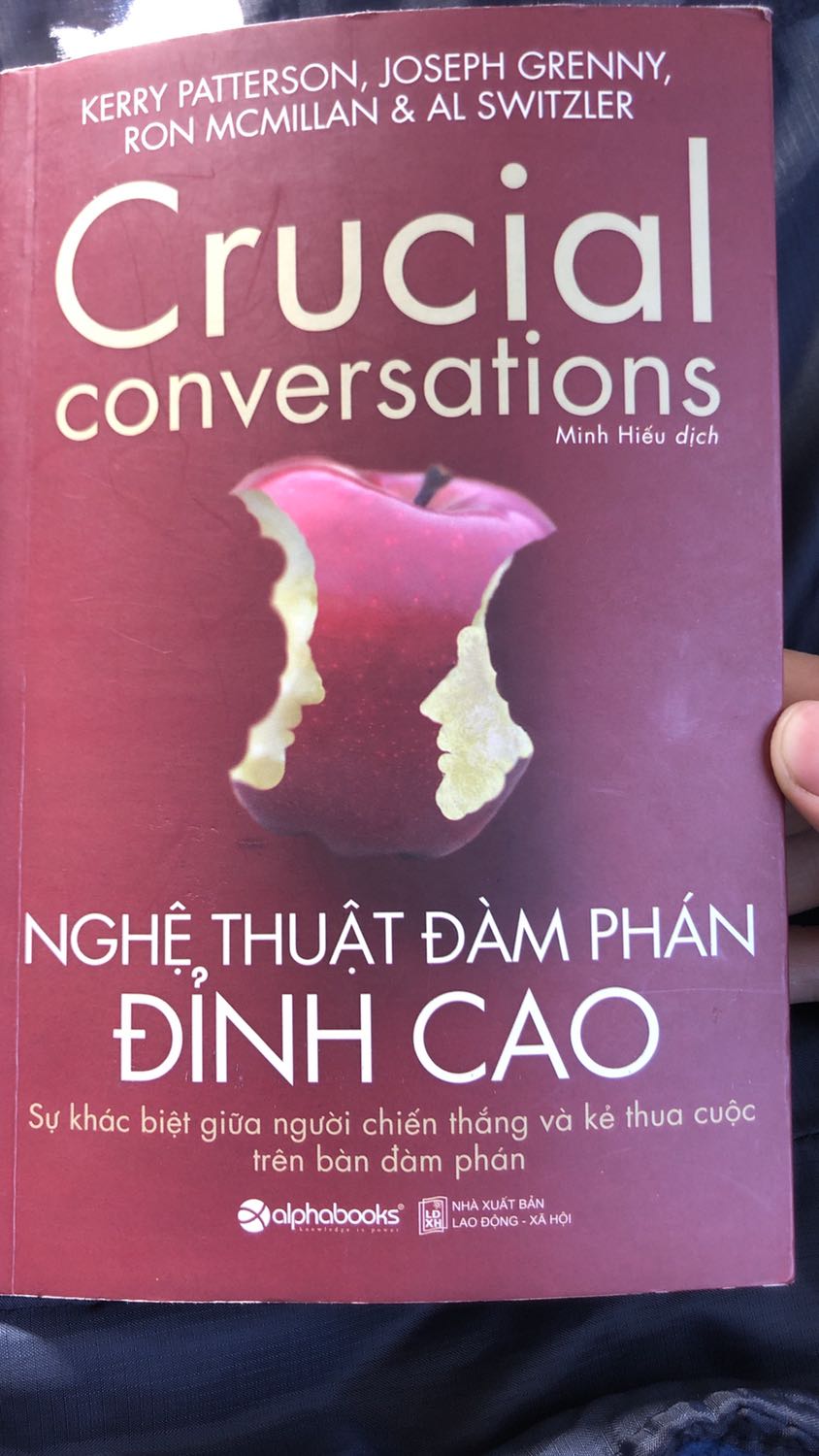 Dường như nội dung cuốn sách không hợp với người á đông. Các nội dung và cốt truyện dường như là sự suy nghĩ ảo tưởng mà chỉ có con nít hay các thành phần nhân viên mới áp dụng được,còn về dành cho nhà đàm phán thì không thích hợp cho lắm. Tốt nhất không nên mua