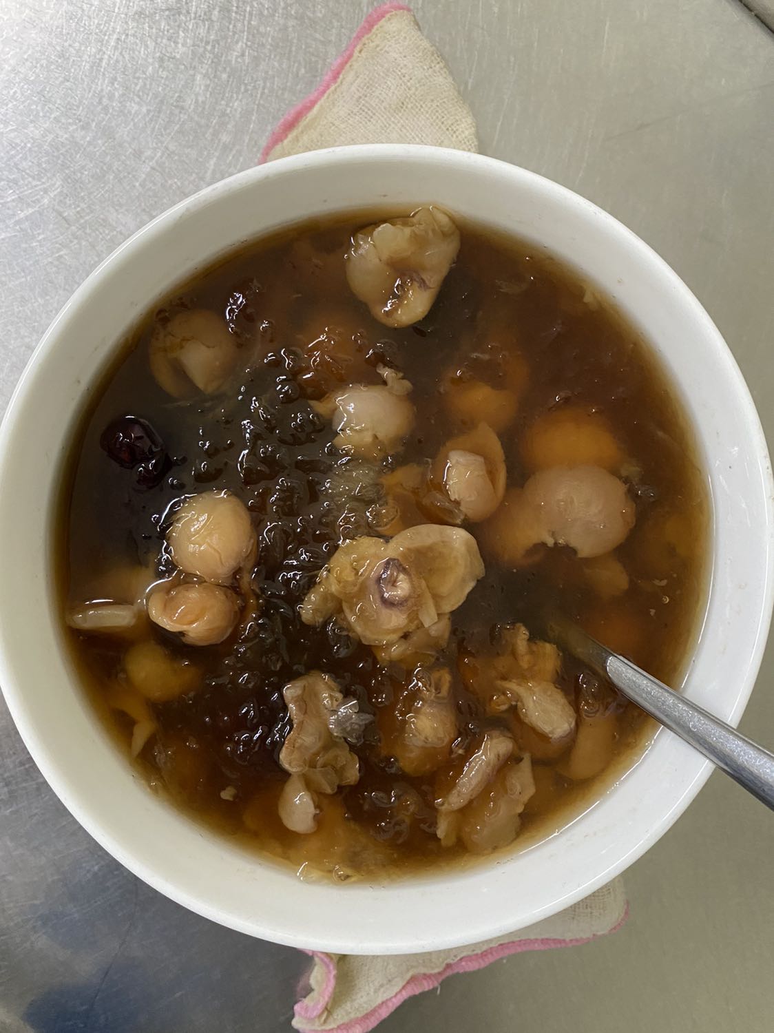 Yến sợi dai, vị tanh, sạch mua bồi bổ sức khỏe sau bênh rất tốt. Giao hành nhanh,l, bao bì đẹp