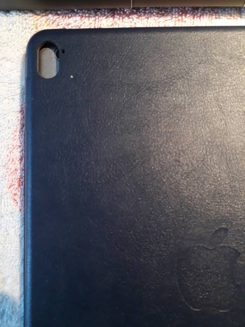 bảo vừa cho ipad air 1, nhưng thực ra không vừa, từ vị trí camera tới việc không thể gắn chặt vào ipad. sau khi mình xem lại thì thấy rõ ràng độ dày của ipad air 1 và 2 là khác nhau mà sau có thể vừa được (7.5mm vs 6.1mm)