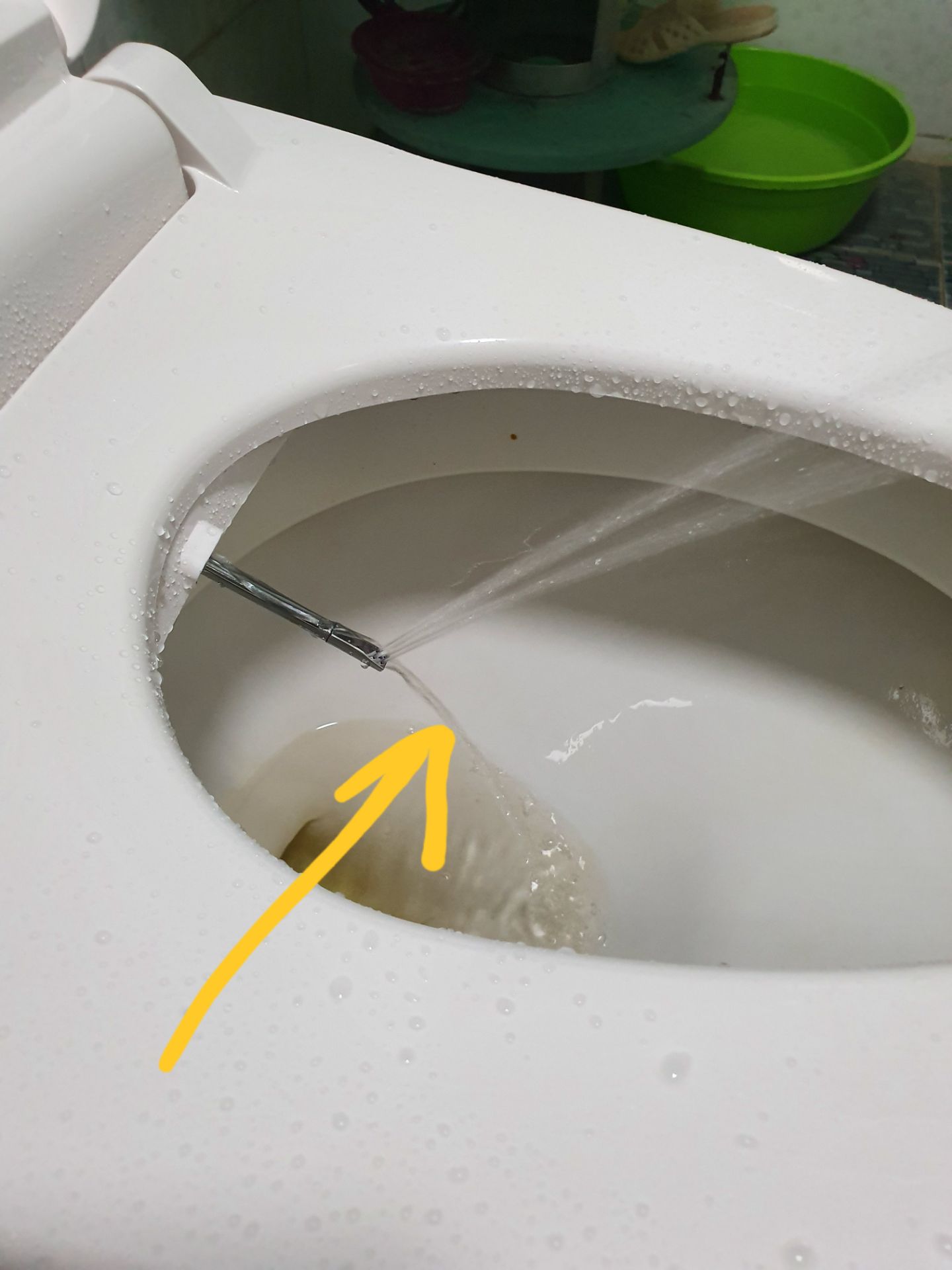 Sản phẩm có lỗi rỉ nước như trong ảnh (mới mua được 2 ngày). Liên hệ với Luva báo hỗ trợ kĩ thuật, Luva yêu cầu trả phí do mua từ Tiki nên không support. Liên hệ với Tiki yêu cầu support, vẫn chưa có người liên hệ lại. Sản phẩm bảo hành 3 năm, không hiểu bên nào đứng ra bảo hành!