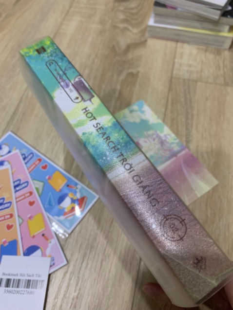 Giao hàng nhanh, đóng gói cẩn thận, sách đọc ok mỗi tội bộ này hơi dài, 5c mới full😒
tính ra hồi trc mua tiki cũng kha khá mà kể từ khi ra cái astra nhức não với bỏ gói tikinow là ít mua hẳn, gần đây quay lại thấy cải thiện rất nhiều 😆, chắc cbi cắm rễ lại😂