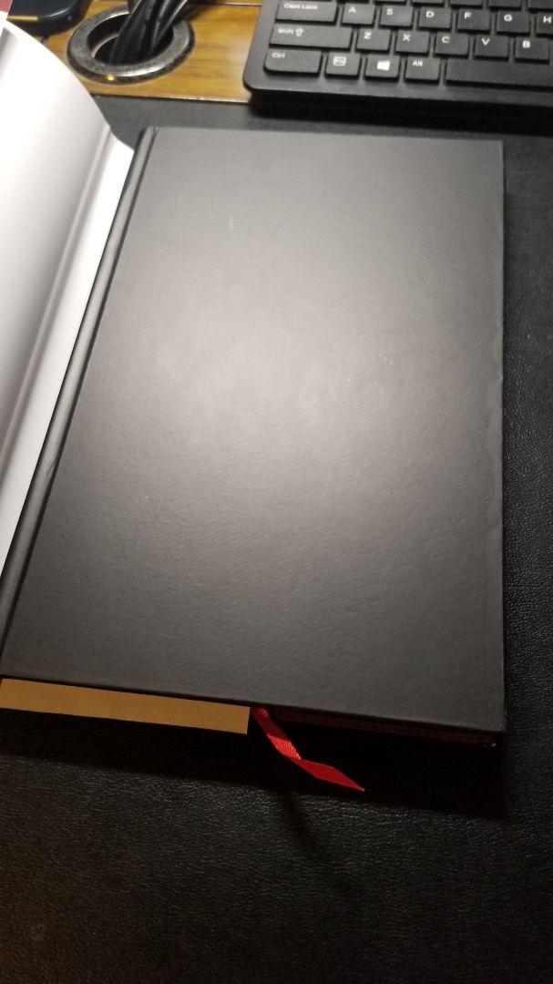 Sách với biểu đồ màu, bìa cứng cáp, giấy bóng mỏng in tốt. Tôi mua đọc với kỳ vọng trang bị thêm cảm hứng, kiến thức để tiếp tục run. Giá bán bằng giá bìa,  giá thế là rất cao, nhưng mong rằng, cao không phải là đắt! Thanks.