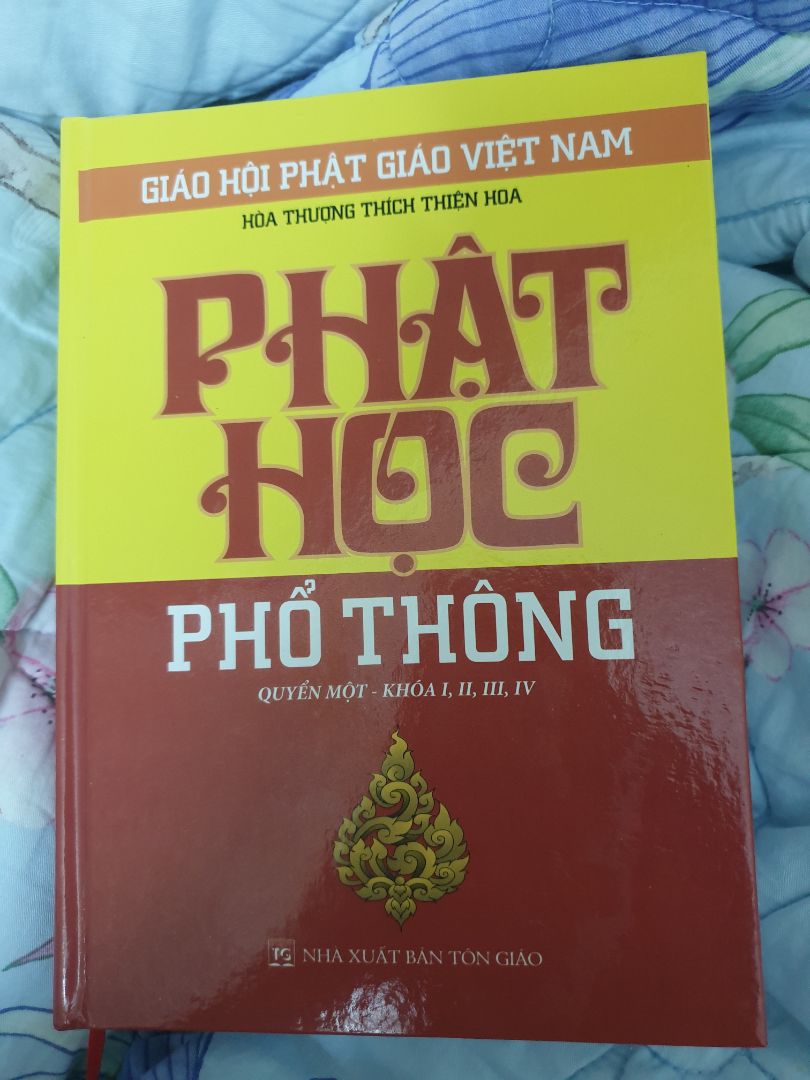 sách bìa cứng, sách in đẹp, chữ rõ ràng giúp đọc không đau mắt; sách dễ đọc, chữ nghĩa được viết cẩn thận