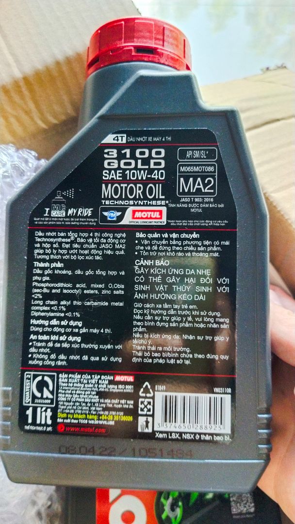 Nhớt tốt, nguyên seal chính hãng đầy đủ mã checker. Shop đóng gói cẩn thận, đầy đủ quà tặng nhé mn. Tks shop Nhớt tốt, nguyên seal chính hãng đầy đủ mã checker. Shop đóng gói cẩn thận, đầy đủ quà tặng nhé mn. Tks shop