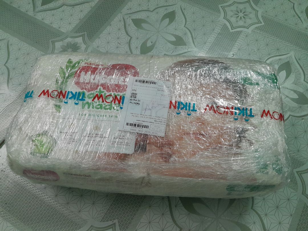Review để khoe hình ông Will thui nhà mình thôi chứ tã Huggies ngon rồi, dễ mua Review để khoe hình ông Will thui nhà mình thôi chứ tã Huggies ngon rồi, dễ mua