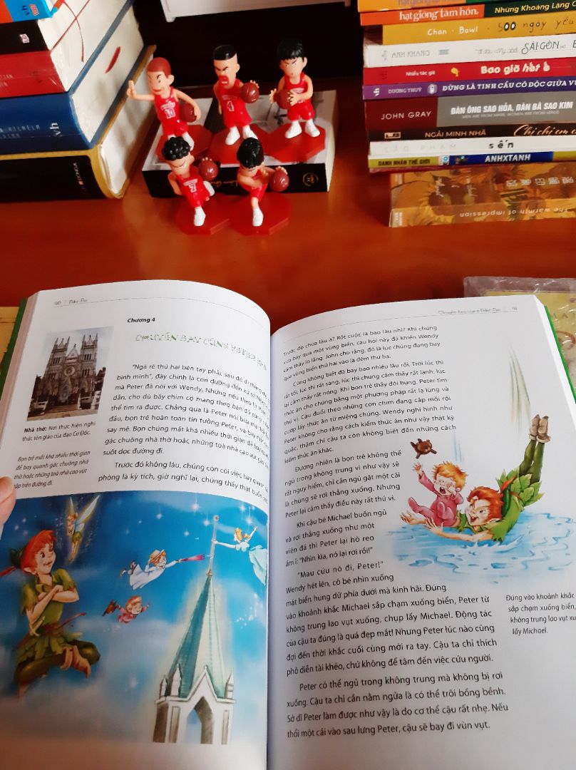 bị bể hộp nên hơi móp góc 1 chút nhưng ko sao, giao hàng rất nhanh.
Sách quá đẹp, in màu 100% , nội dung hay, giấy trắng rất xịn mà sale còn 68k , quá chất lượng