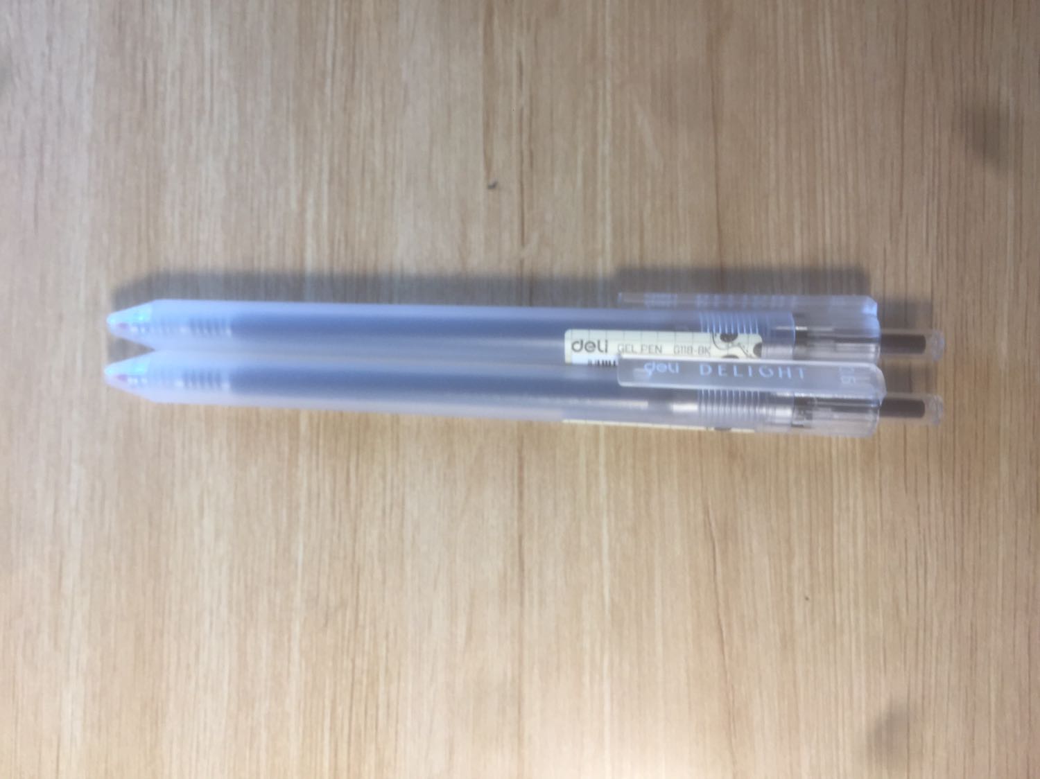 Thực sự phải nói là bút chất lượng lắm luôn ạ, kiểu dáng nhìn đẹp, cầm rất thích, bút ra mực đều và êm, giao hàng thì khỏi nói ạ, cực kỳ nhanh, xứng đáng 5s >