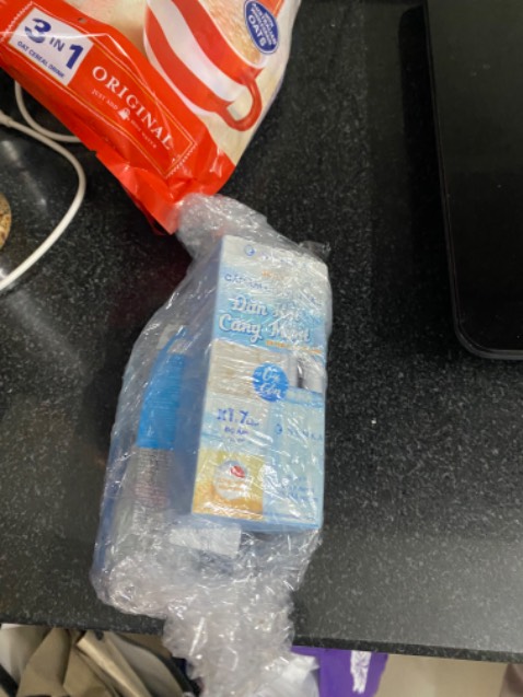 Giao hàng nhanh, đóng gói cẩn thận; date xa, giá rẻ hơn shop mình hay mua tặng thêm tẩy trang nữa nên hời:). Tẩy trang xài rồi OK lắm, dịu nhẹ ko kích ứng. Serum lần đầu mua nên chưa biết à!