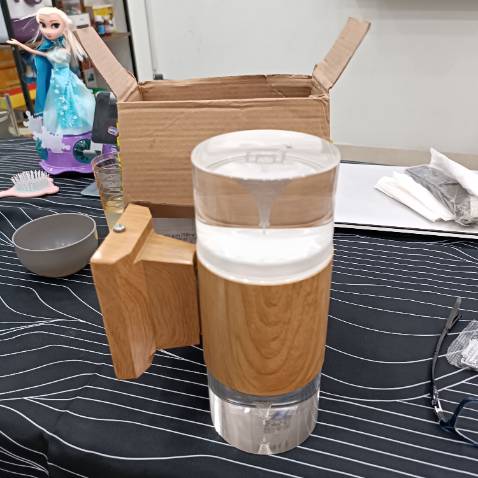 Shop nên đóng gói cẩn thận hơn để tránh hư hại sản phẩm. Đồ dễ vỡ mà chỉ dùng 1 cái hộp carton ko đủ đâu nhé. Mình vẫn để 5 sao và ko yêu cầu đổi trả gì, nhưng shop cần lưu ý vấn đề này.