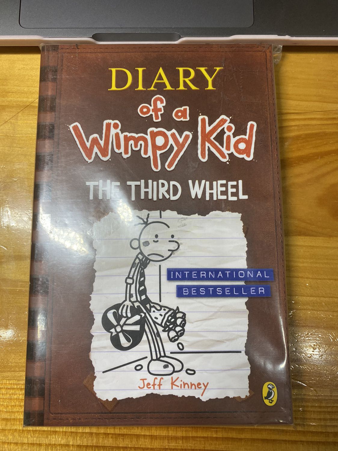 Lần này mua được tiki tặng cho bookcare nhưng mà nhìn hơi cũ, bên trong thì không sao còn mới, nội dung thú vị rất hợp để trao đồi tiếng Anh. Giao hàng của tiki thì nhanh khỏi nói rồi.5*