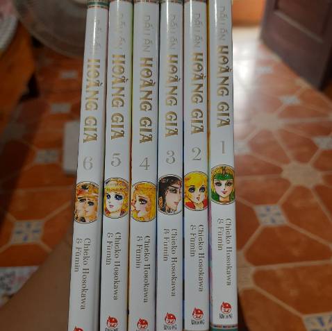 Bao năm cầu nguyện mua bản quyền xuất bản đã thành hiện thực. So với đồng giá 30k thì chất lượng giấy, mực in quyển này ổn hơn bộ thanh gươm diệt quỷ nhé. Đọc không bị đen tay, chưa thấy lỗi in trang nào cả.