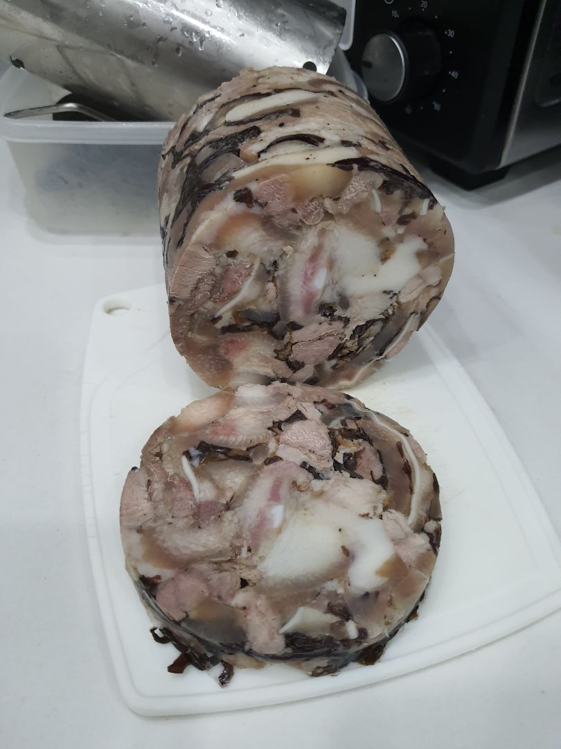 Dày dặn,chắc chắn
Nhược điểm: Viền sắc quá,mình bị đứt tay,chảy máu😭