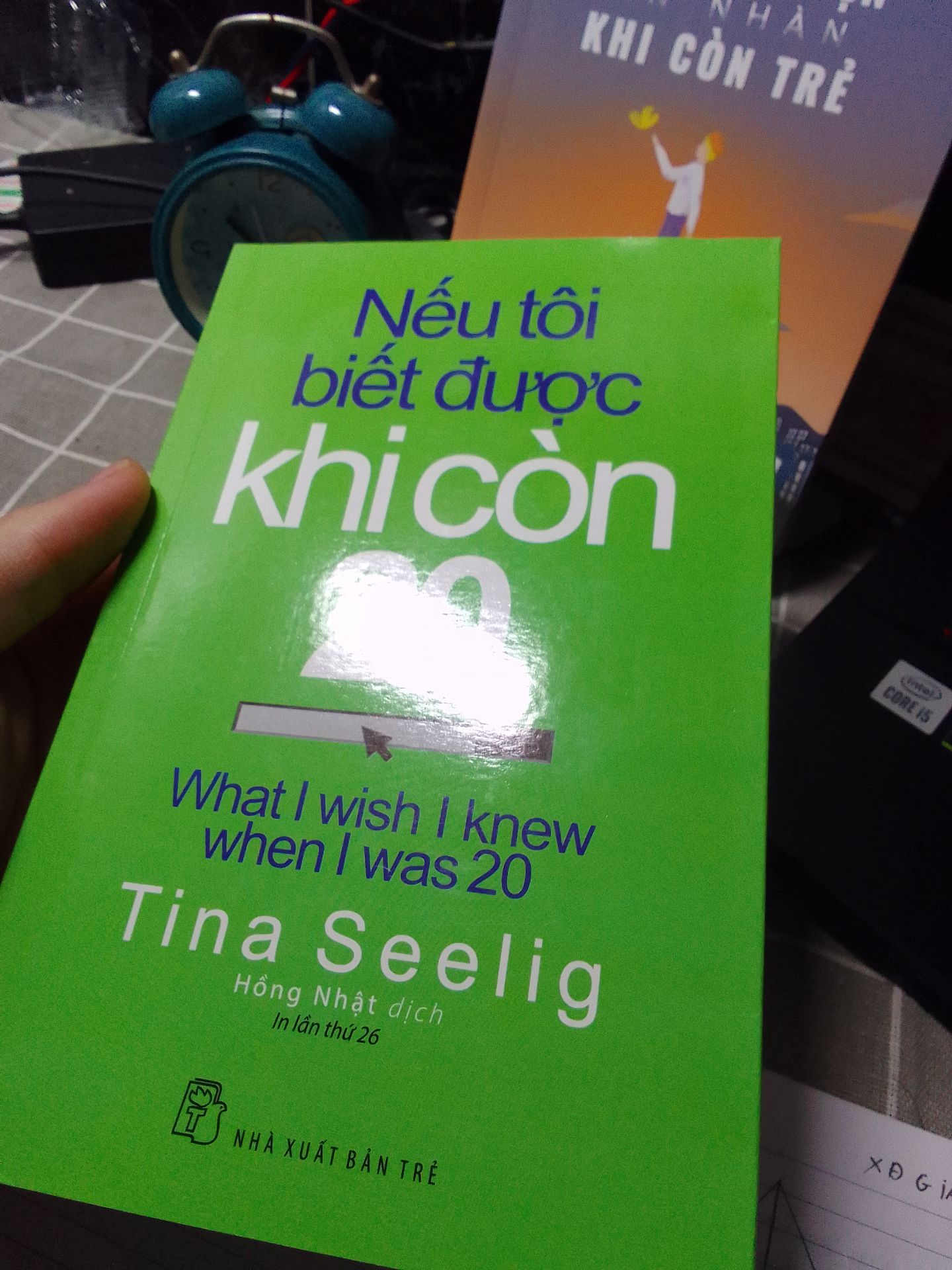 thấy lượt mua và đánh giá hơi thâpd nênn mình lo sẽ mua phải hàng fake nhưng không! rất hài lòng về sản phẩm và nội dung sách! mong shop chú ý hơn về phần tư vấn khách hàng còn chưa tốt
- giao hàng nhanh