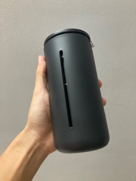 Bình thiết kế đẹp, chắc chắn nhé. Tuy nhiên hơi nhỏ, xài một người thì ok. Mỗi lần dc tối đa khoảng 300ml cf ah.