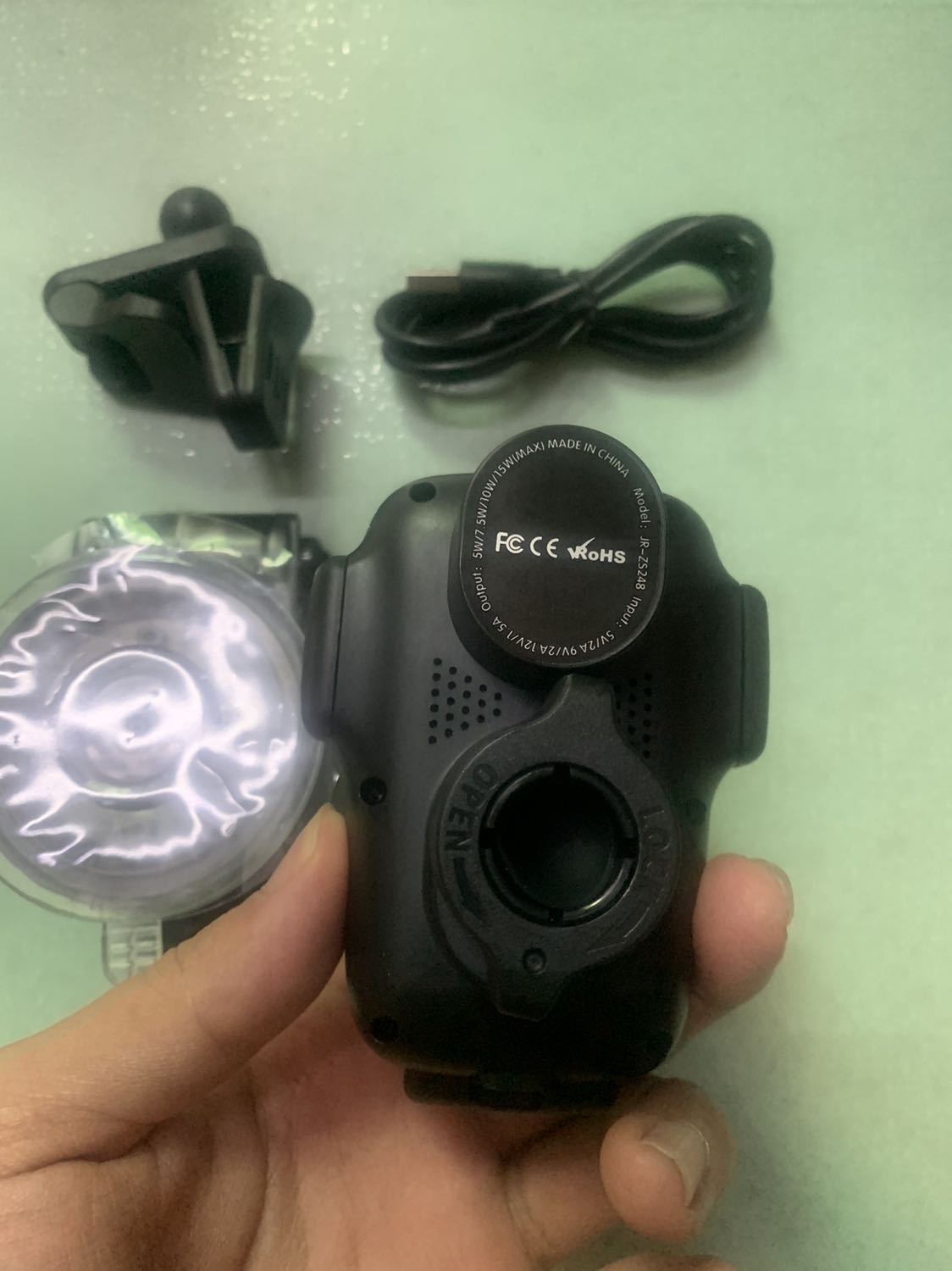 Chất lượng, có sạc không dây tiện lợi, cảm ứng nhạy, nói chung hài lòng về sp