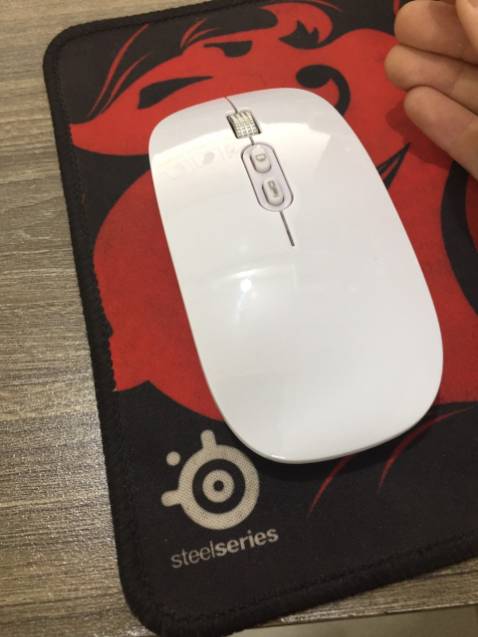 em nhận được hàng rồi, đánh giá cho shop chút, chuột dùng tốt, mượt, nhạy lắm ạ,  có cả nút quay về màn h ình deskop nữa, ban đầu m chưa sử dụng nhìn ko hiểu có chức năng gì, xong ấn thì mới biết, nói chung chất lượng tốt, vote 5 sao