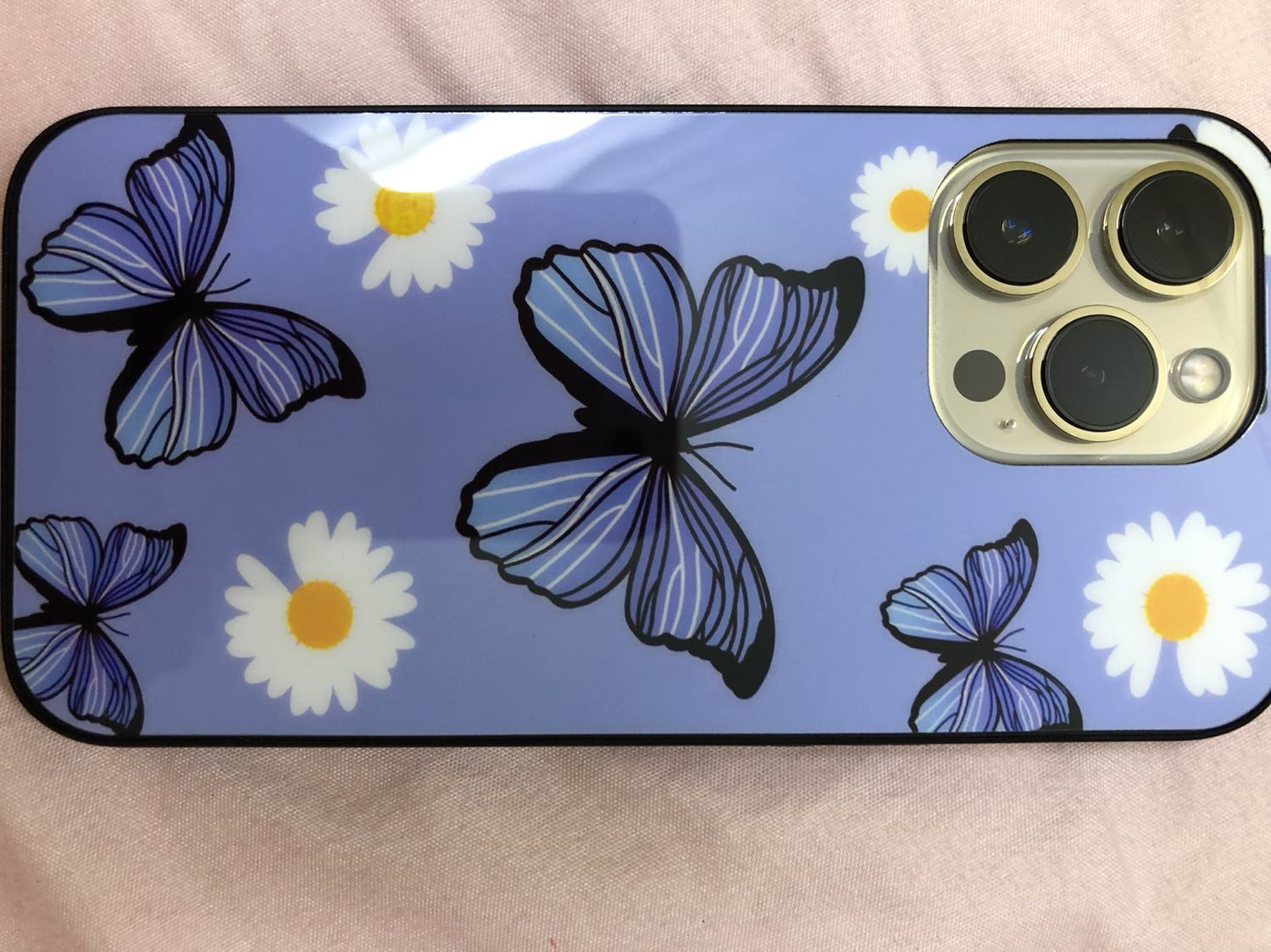 Ốp lưng ôm sát thân điện thoại, chắc chắn. Giá cả hợp lý. Giao hàng nhanh hơn lịch hẹn.