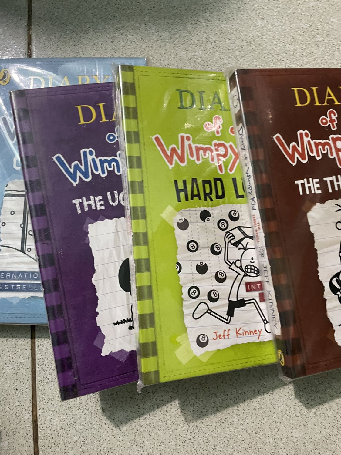 Sách được đóng gói kĩ càng shop quá đỗi cute. Hàng được giao nhanh bất ngờ tất cả dịch vụ đều tốt iuiu shop nhiều ạ😍😍