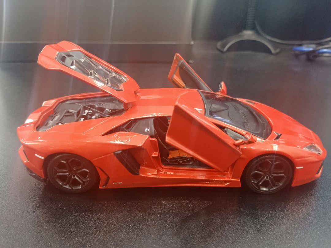 Sản phẩm không mở được nắp capo vì không có đường cắt không giống như ảnh quảng cáo sản phẩm!