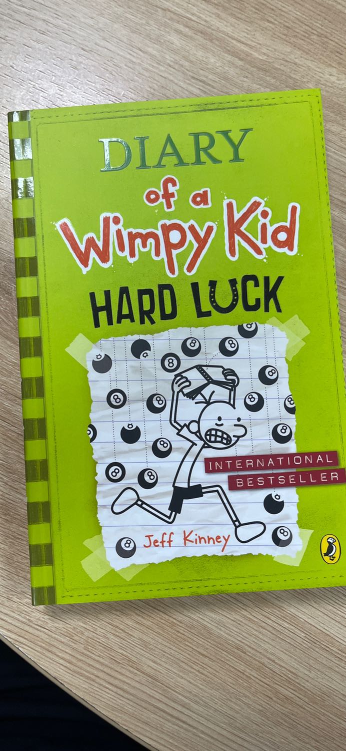 Sách được đóng gói kỹ càng, ko rách hay sứt mép quăn góc gì ạ. Giấy màu trắng ngà nhe các bạn. In rõ nét.
 Mình chưa đọc sách nhưng bộ này đc review rất hay ạ.