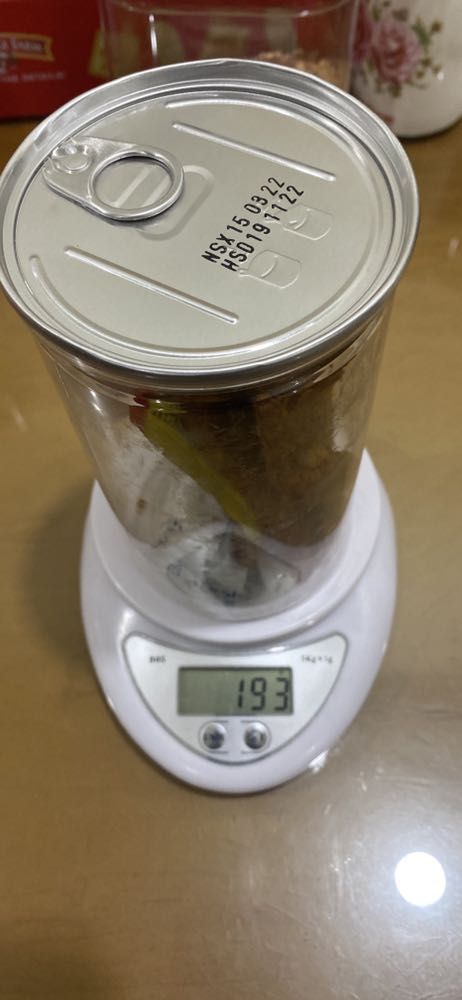 Cân luôn cả võ ***, tương ớt và gói hút ẩm vẫn còn thiếu