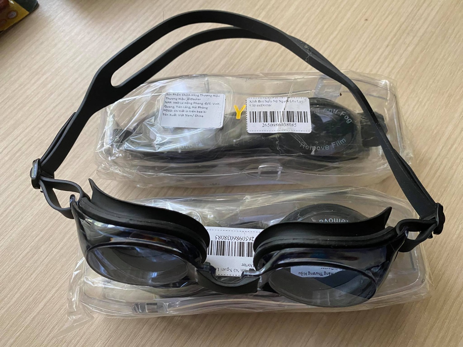 Sản phẩm quá tốt. mình đặt mua 3 cái.
Mình chưa sử dụng qua nhưng đeo thử thấy rất chắc chắn. 

Sản phẩm giống như hình. 
Đóng gọi và hộp cẩn thận. 
Có tặng kèm dây nối giữa hai mắt kính. 

Khuyến khích mua hàng tại shop.